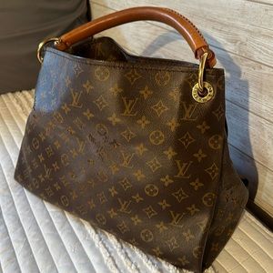 Louis Vuitton Artsy